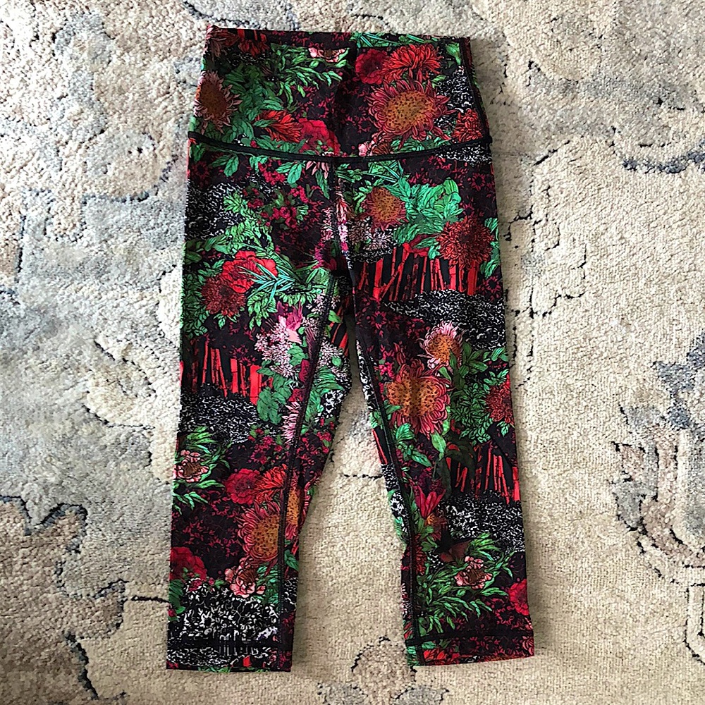 Lululemon Capri length, size 4, pink floral and green